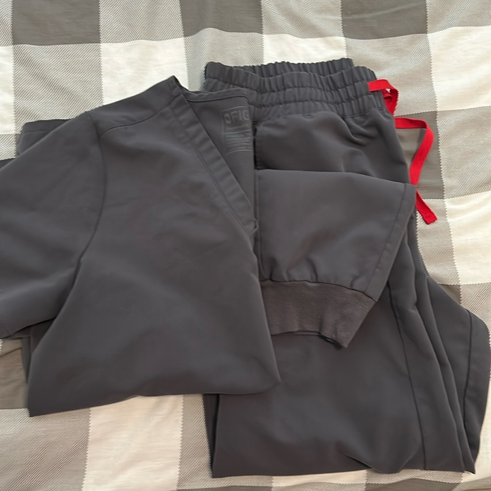 FIGS gray jogger set